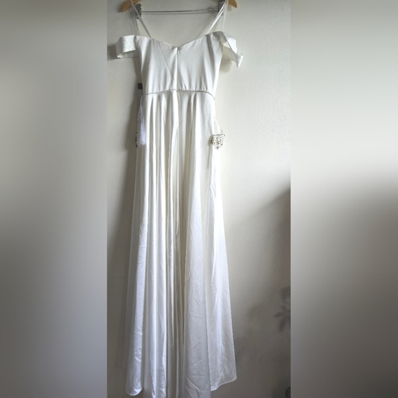 NWT Mac Duggal, Off Shoulder Gown, White, Size 4 - $398 - Picture 8 of 16